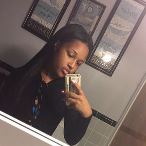 Meet your Posher, Takia